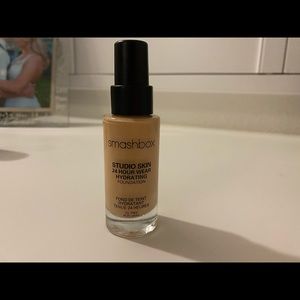 Smashbox Skin 15 Hour Wear Hydrating Foundation
